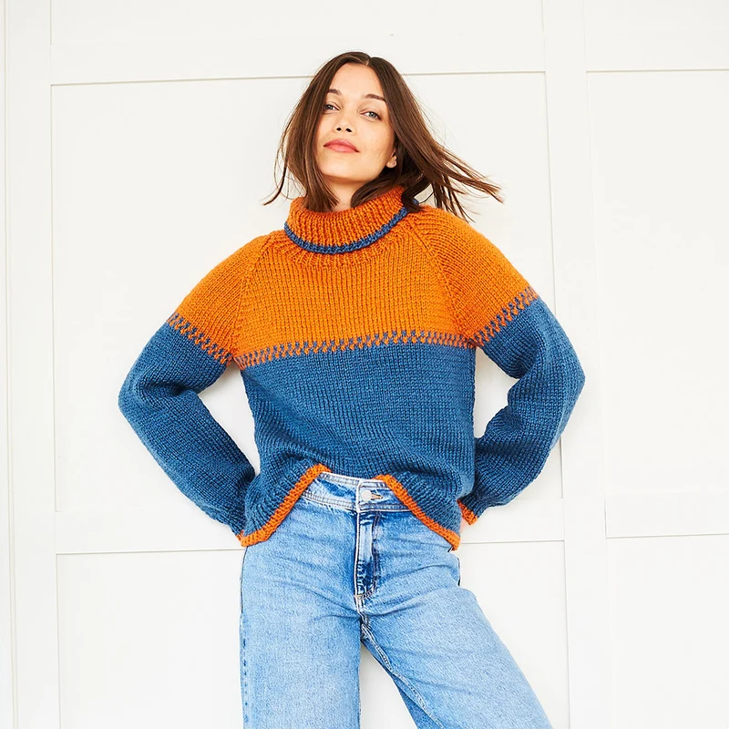 Stylecraft-Strickanleitung „Softie Roll- and Round Neck Sweater“ (2 Designs)