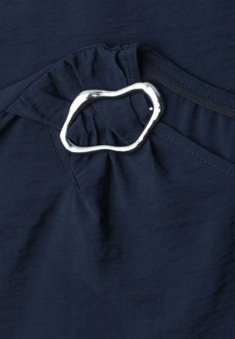 Blusenshirt mit Rundhals und Schnallendetail