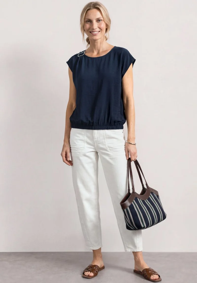Blusenshirt mit Rundhals und Schnallendetail