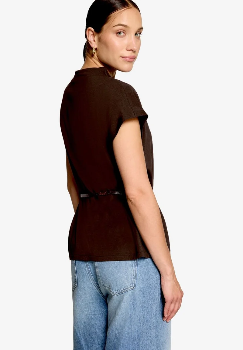 T-Shirt mit Gürtel