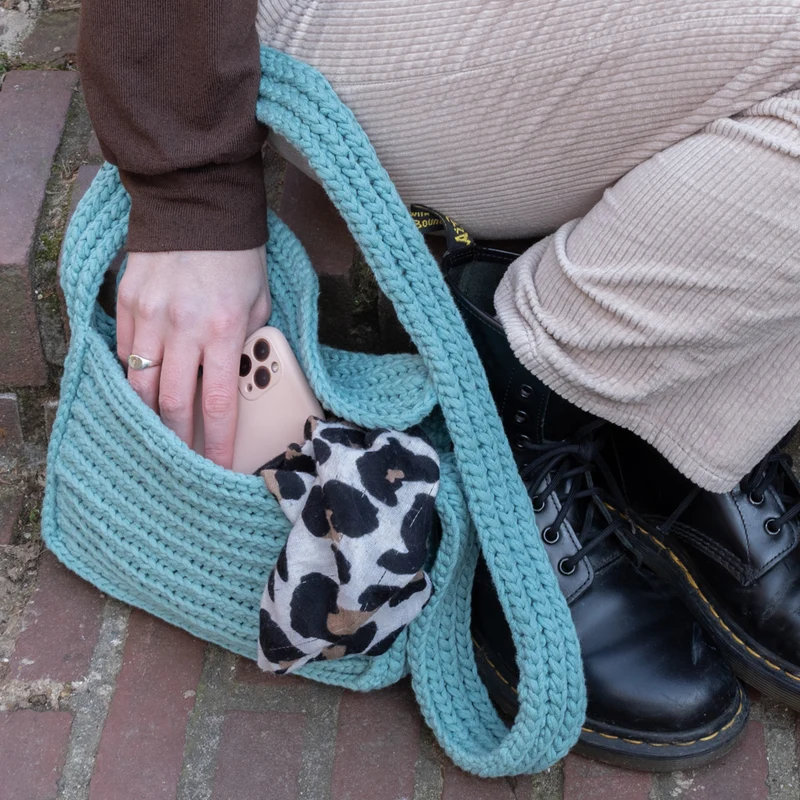 Yarn and Colors Schultertasche – Häkelpaket