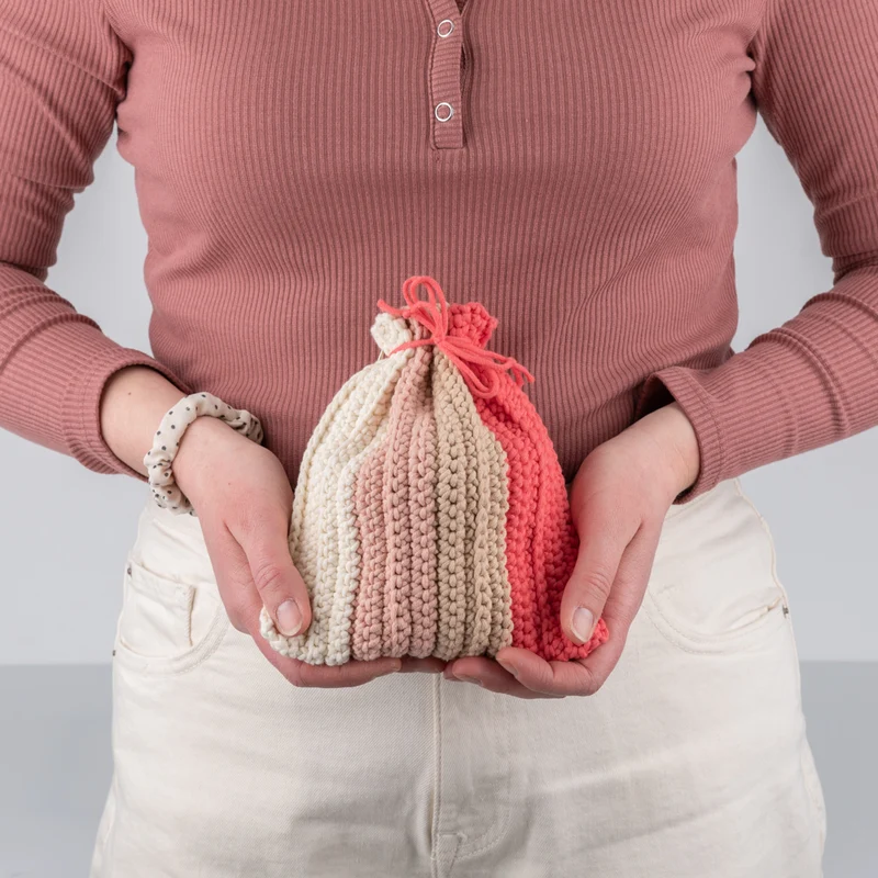 Yarn and Colors Ruffle Pouch Häkelpaket