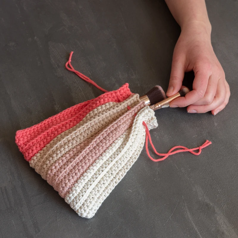 Yarn and Colors Ruffle Pouch Häkelpaket