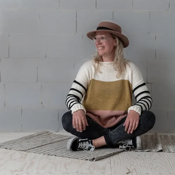 Yarn and Colors Gestreifter Pullover „Color Block“ – Strickpaket
