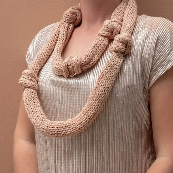 Yarn and Colors „Knot a Scarf“ Strickpaket