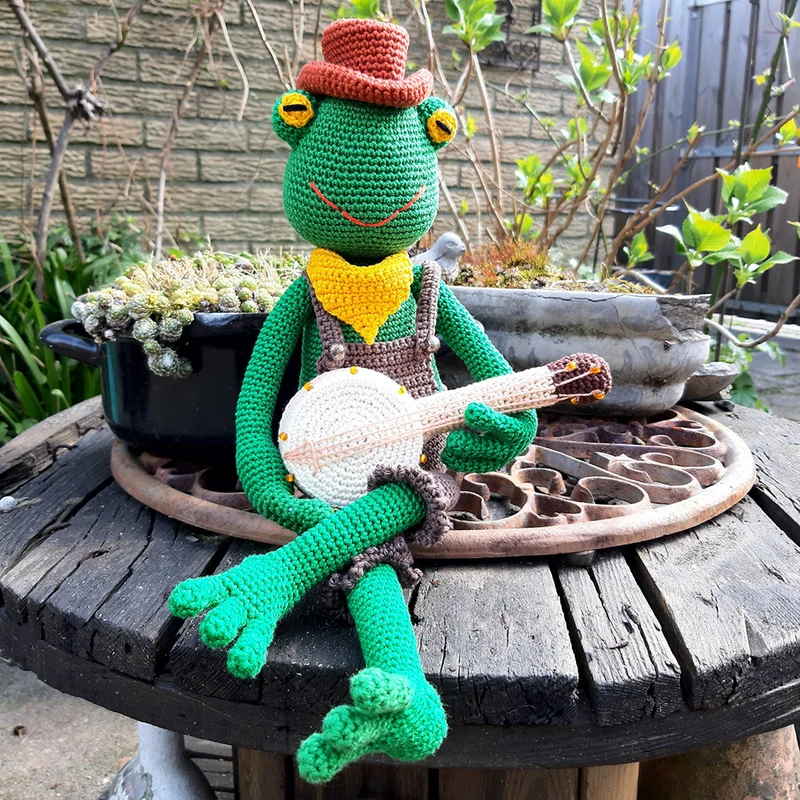 Nelson der Frosch und sein Banjo – Häkelpaket – CB's Creations