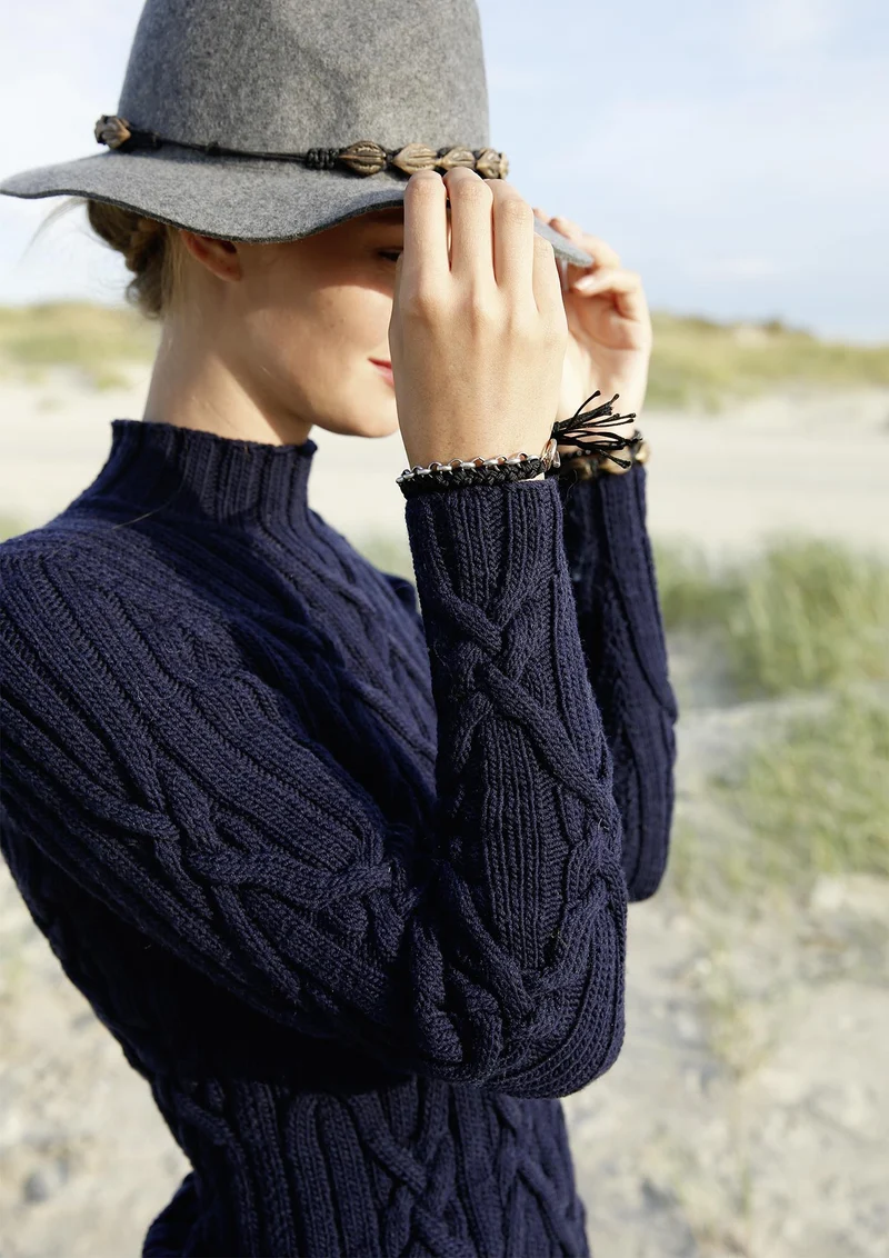 Pullover mit Zöpfen