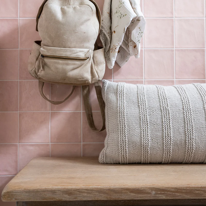 Ariadne at Home Studio: Kurs zum Stricken von Rippenmuster-Kissen