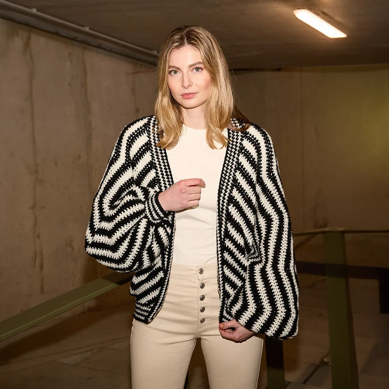 Knipmode – „Amazing Wavy Cardigan“ Häkelpaket (variabel)