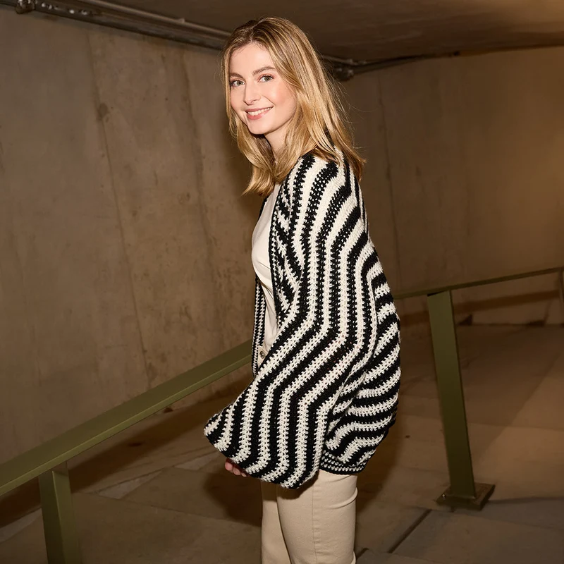 Knipmode – „Amazing Wavy Cardigan“ Häkelpaket (variabel)