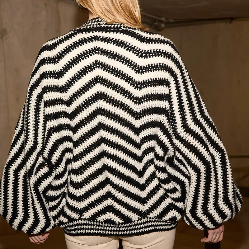 Knipmode – „Amazing Wavy Cardigan“ Häkelpaket (variabel)