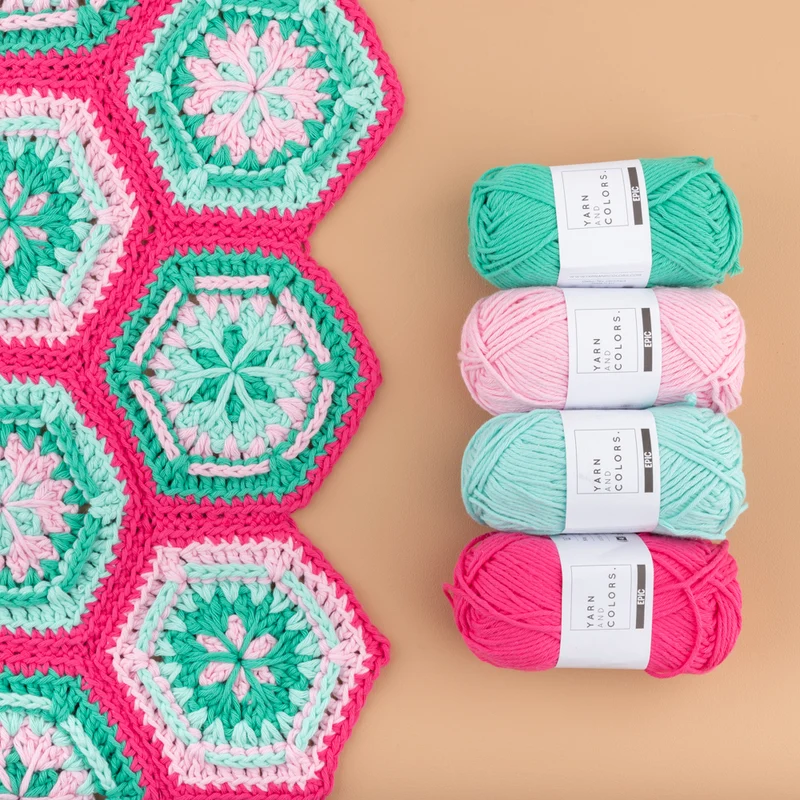 Yarn and Colors „Flower Hexagon“ Babydecke – Häkelpaket