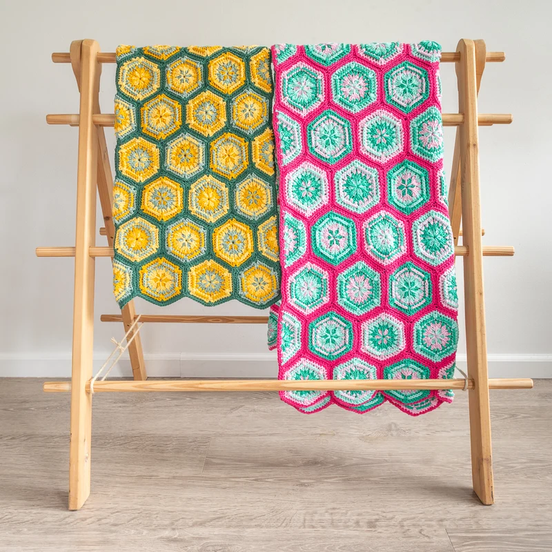 Yarn and Colors „Flower Hexagon“ Babydecke – Häkelpaket