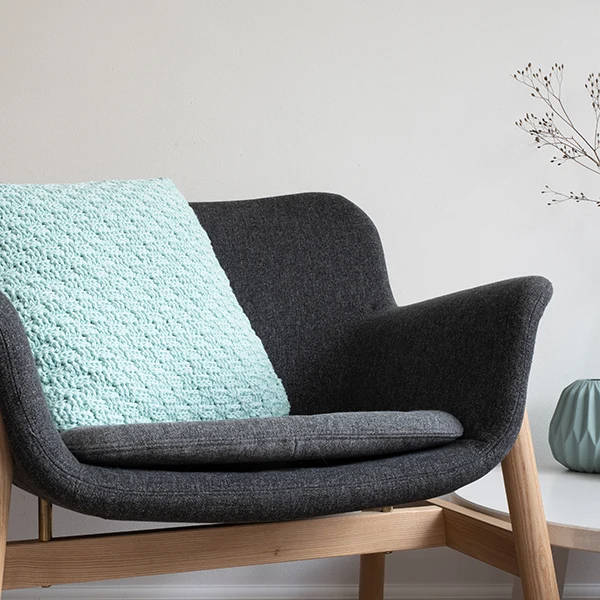 Yarn and Colors „Basketweave Comfy Cushion“ Häkelpaket
