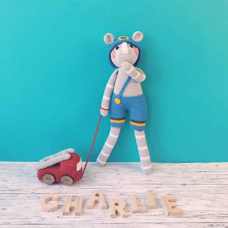 Feuerwehr-Nashörner Charlie & Cato – Häkelpaket – Mrs. Milly