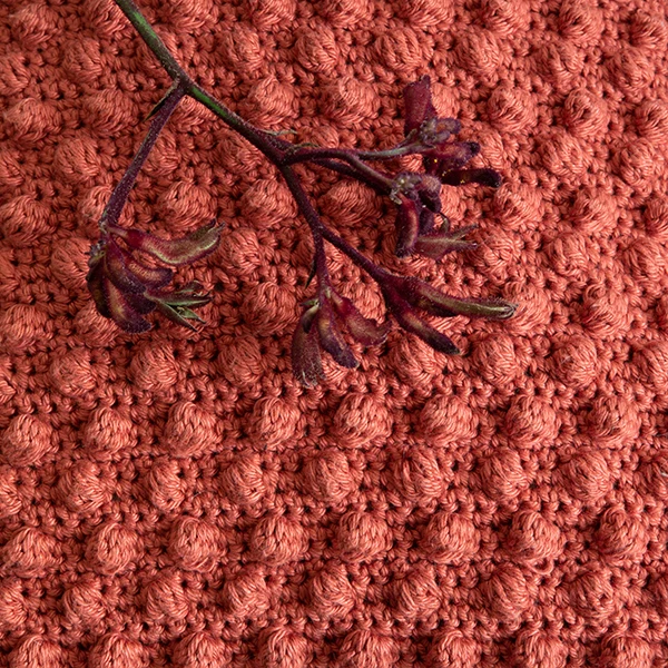 Yarn and Colors Bobbles Comfy Cushion Häkelpaket