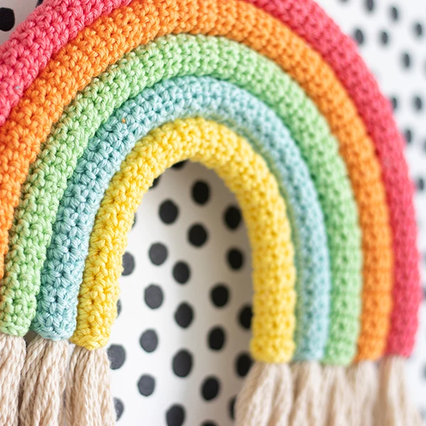 Wollplatz Regenbogen-Wandbehang-Häkelpaket