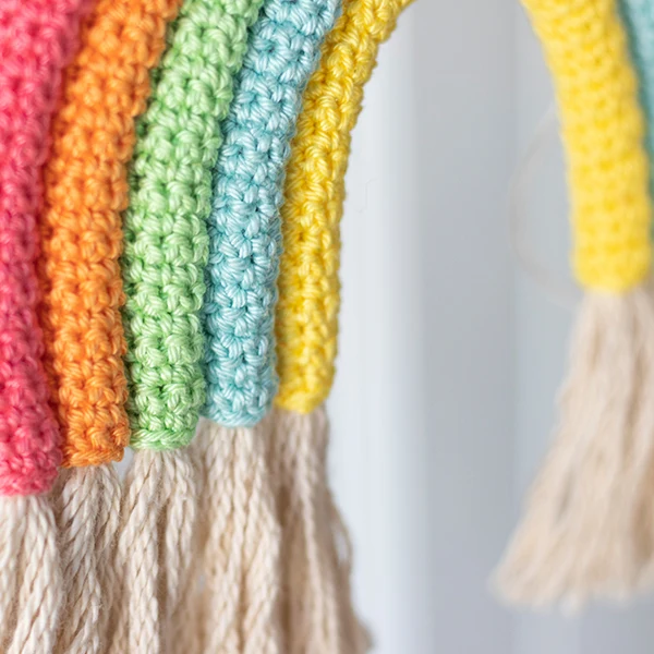 Wollplatz Regenbogen-Wandbehang-Häkelpaket