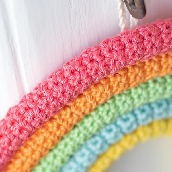 Wollplatz Regenbogen-Wandbehang-Häkelpaket