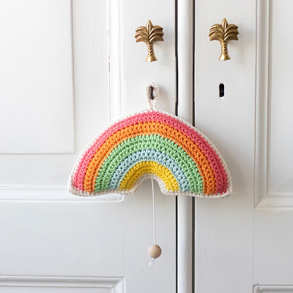 Wollplatz Regenbogen-Spieluhr – Häkelpaket