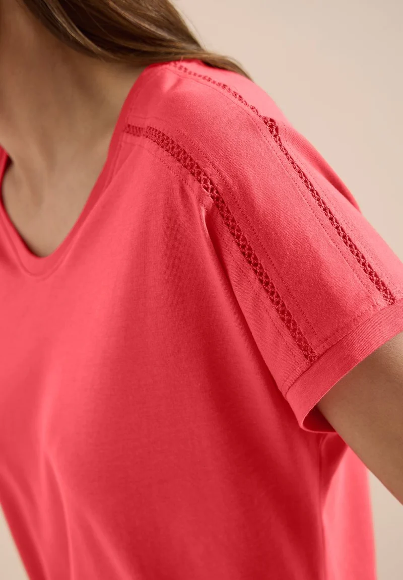 T-Shirt mit V-Neck und Spitzendetail