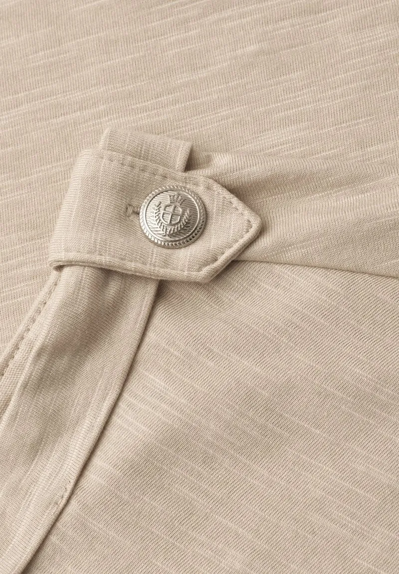 T-Shirt mit Rundhals und Knopfdetails