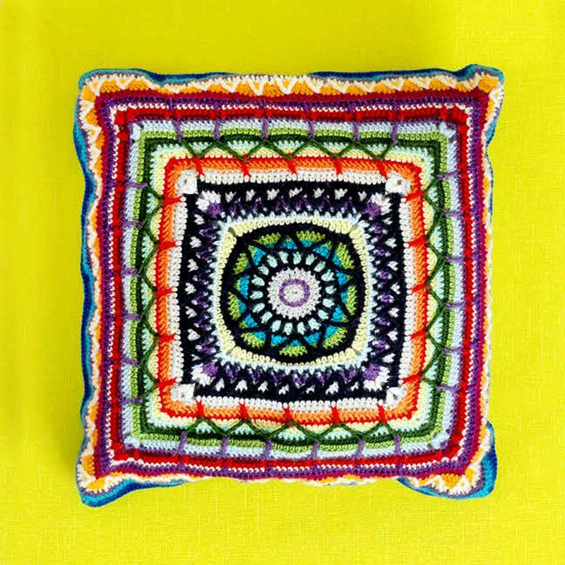 Karin Bloemen Kissen mit Buntglas-Motiv – Garnpaket