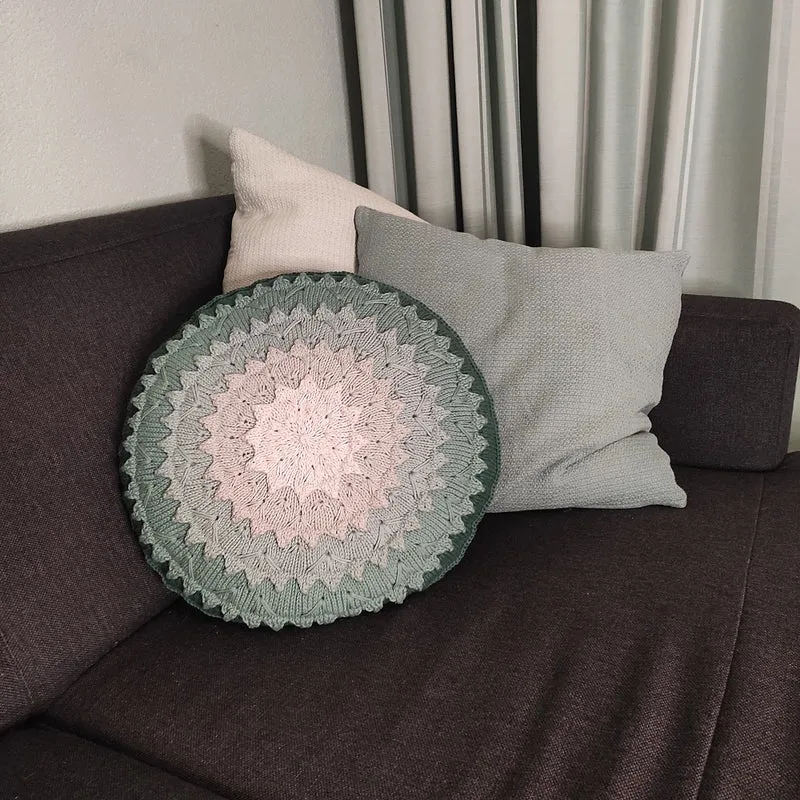 Strickanleitung für das „All Day Lotus“-Kissen