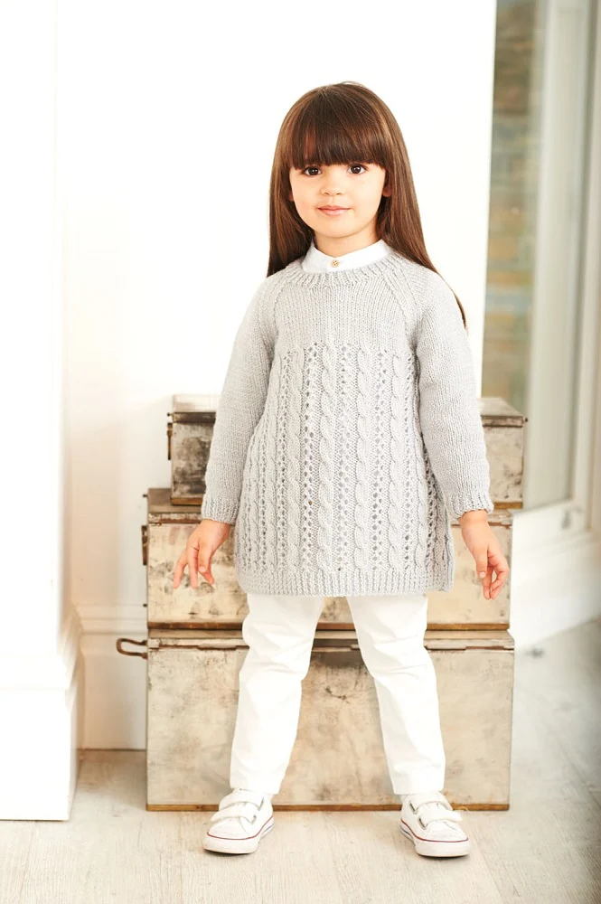 Strickanleitung Stylecraft Special DK Nr. 9399: Mädchenkleid und Tunika