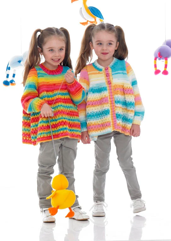 Strickanleitung Stylecraft Wondersoft Merry Go Round DK Nr. 8969 – Jacke und Pullover für Mädchen