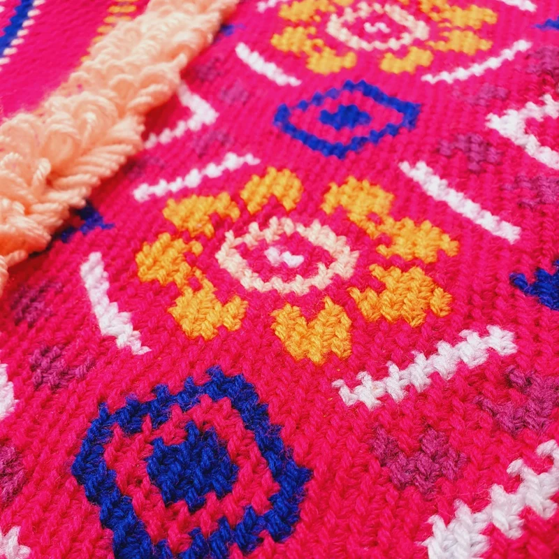 Häkelanleitung „Color Speaks Louder Than Words“ – Kissen