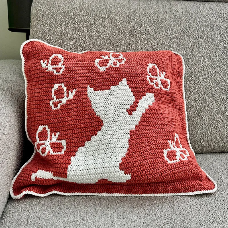 Katzenkissen mit Schmetterling – Häkelpaket – YarnZoo