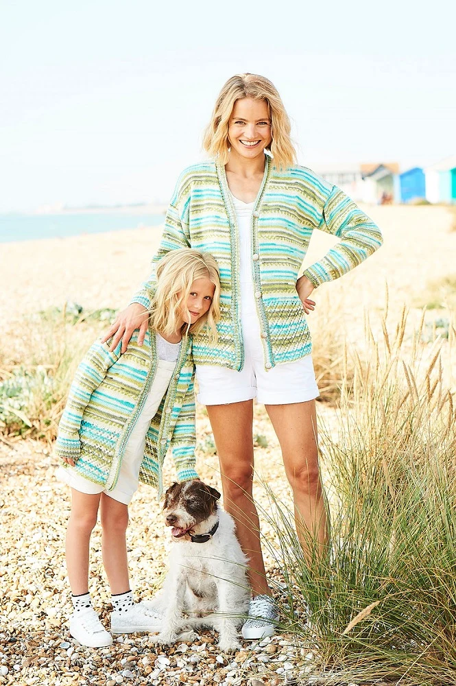 Strickanleitung Stylecraft You & Me DK Nr. 9826 Pullover und Jacken