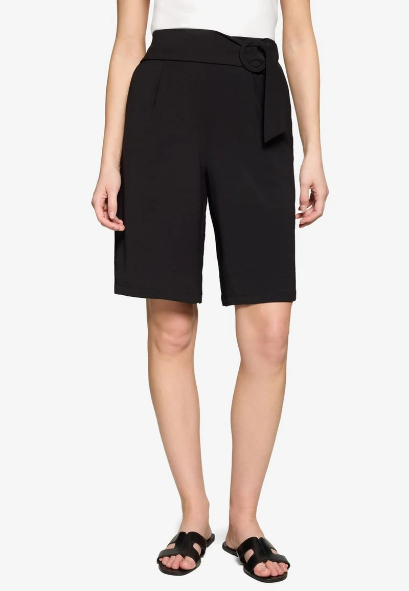 Bermuda-Shorts mit Gürtel