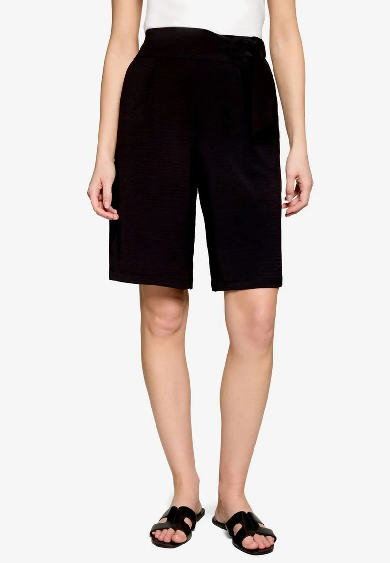Bermuda-Shorts mit Gürtel