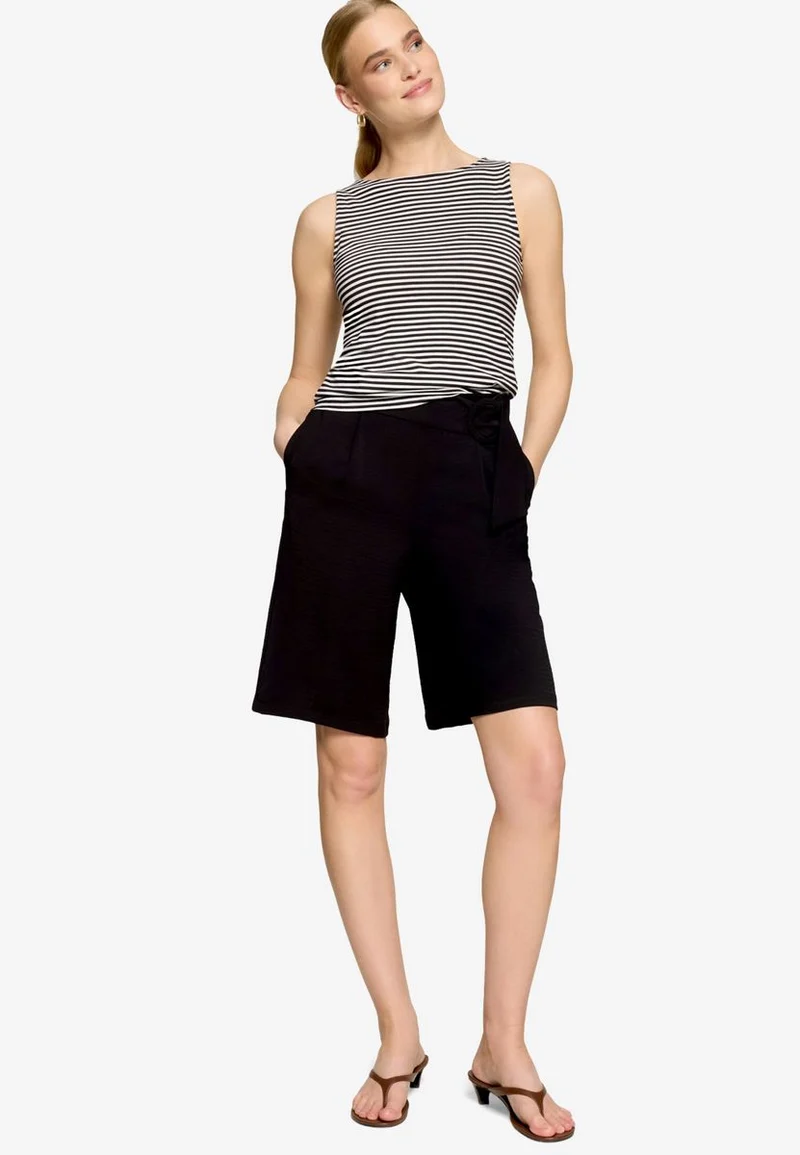 Bermuda-Shorts mit Gürtel