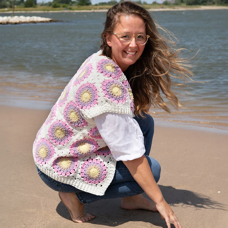 Häkelpaket „Pastel Sunset Gilet“ – Abschlussstiche