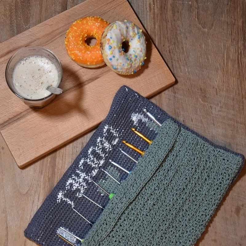 Häkelanleitung: Häkelnadeletui „A Cup of Crochet“