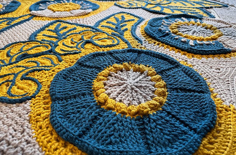 Häkelpaket für die Decke „Floral Blooms“ – The Queen of Loops