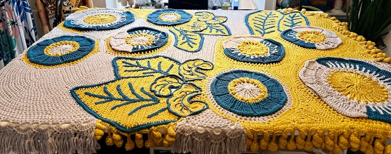 Häkelpaket für die Decke „Floral Blooms“ – The Queen of Loops