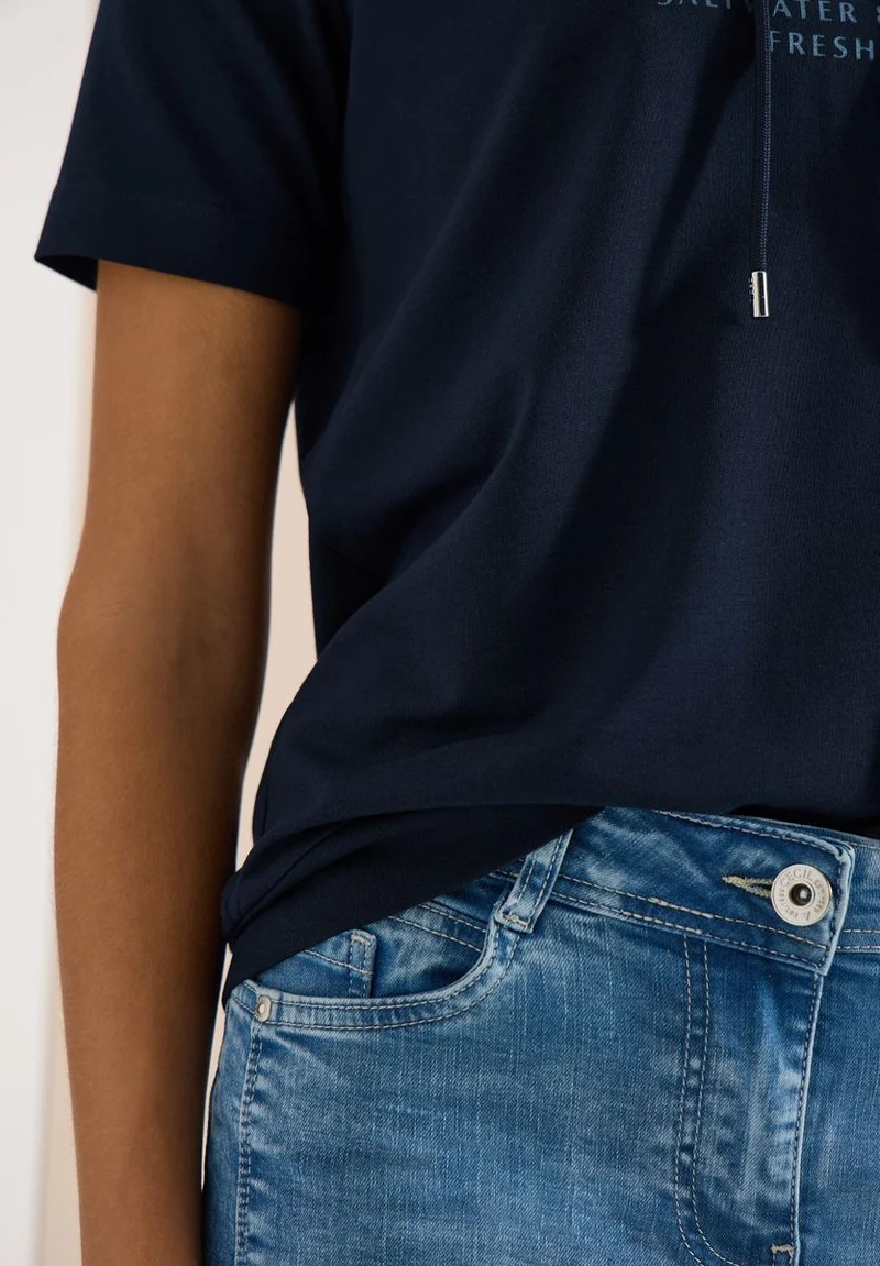 Kurzarm Shirt mit Kapuze und Wording