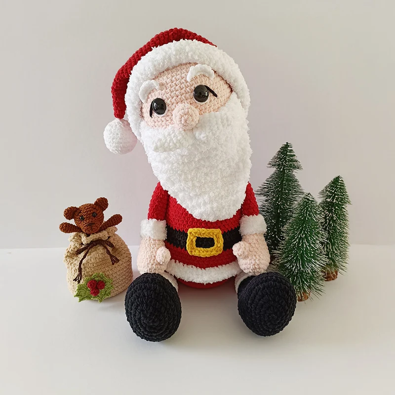 Weihnachtskuscheltier „Santa“ – Häkelpaket – Sandra Bekx
