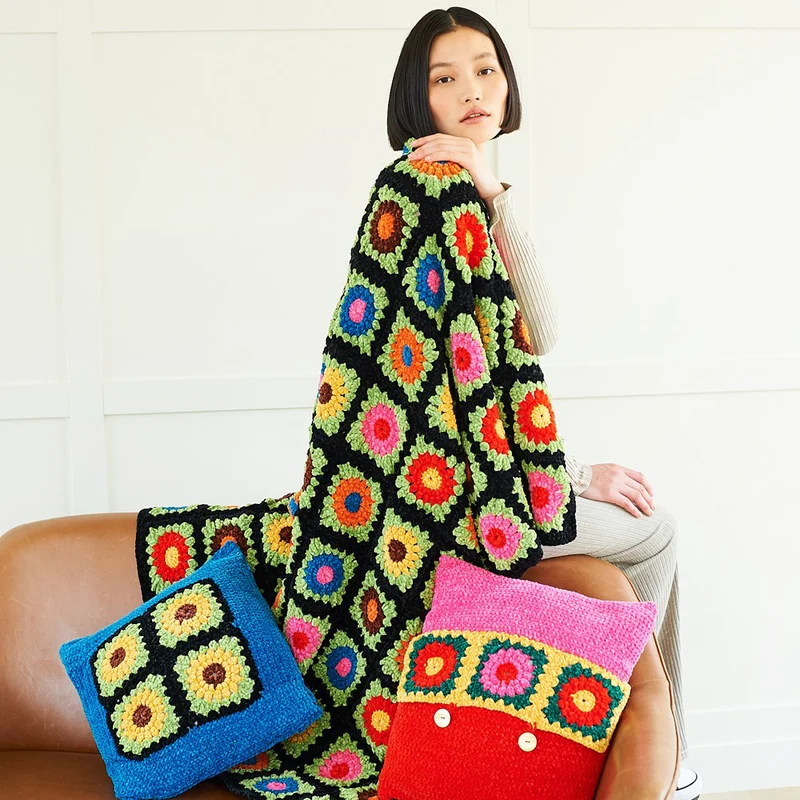 Stylecraft-Häkelanleitung „Squeeze Me Crochet Blanket and Cushions“