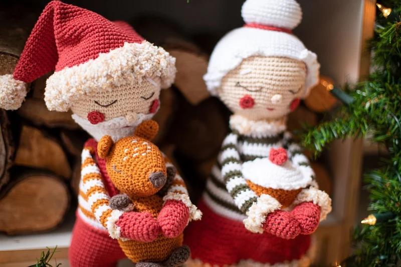 Weihnachtsfrau mit Törtchen – Häkelpaket