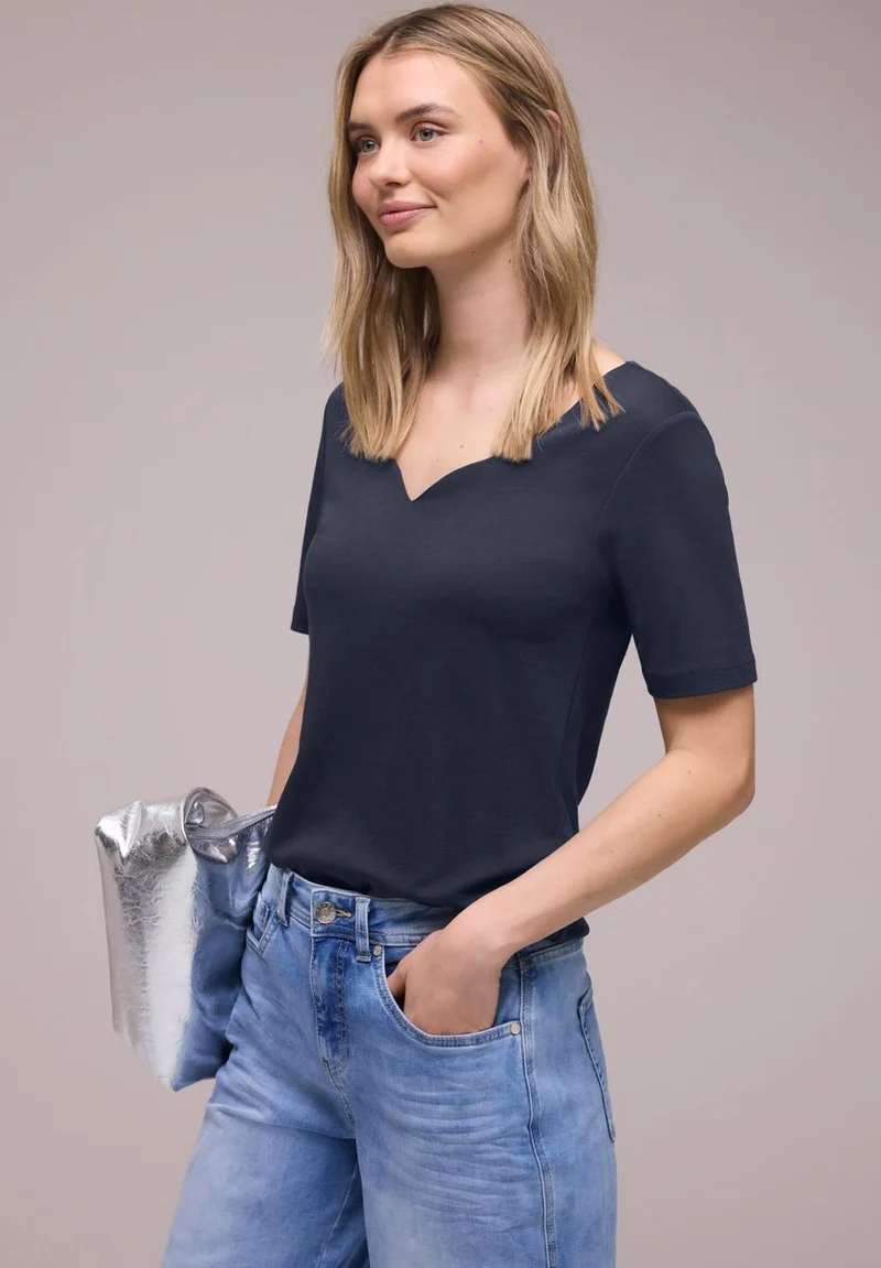 Basic T-Shirt mit Herzausschnitt