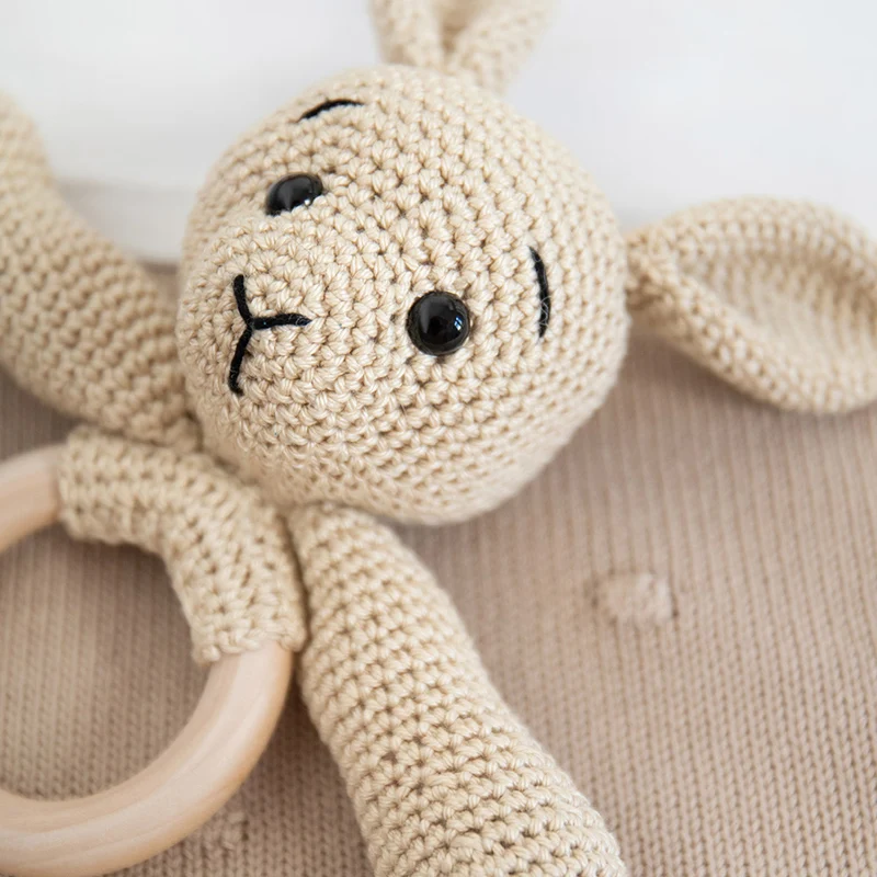 Kaninchen-Rassel – Go Handmade Sensory Kit Häkelpaket