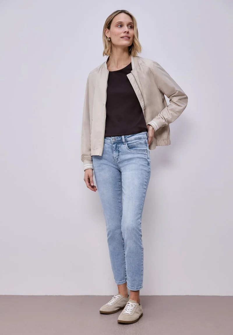 Mid Waist Slim Leg Jeans im Slim Fit