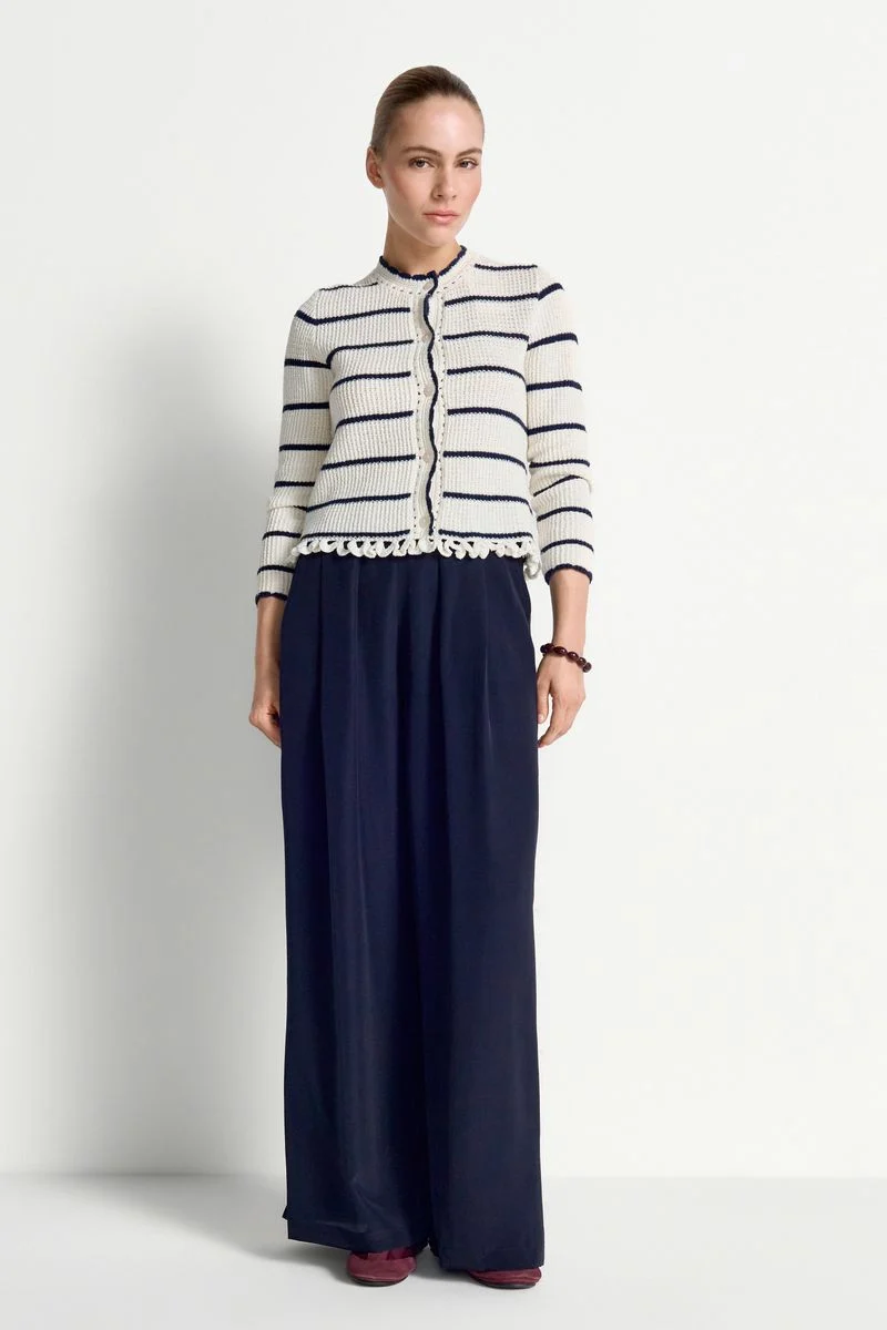 Wide pants with pleats