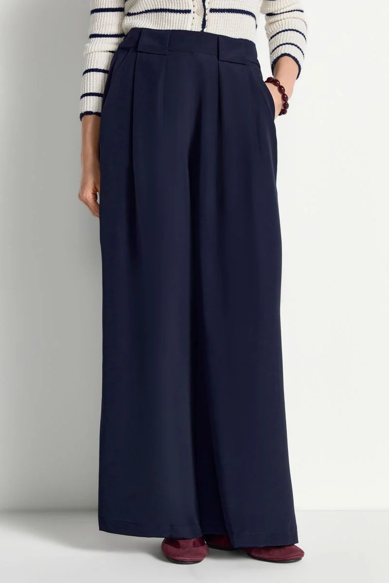 Wide pants with pleats