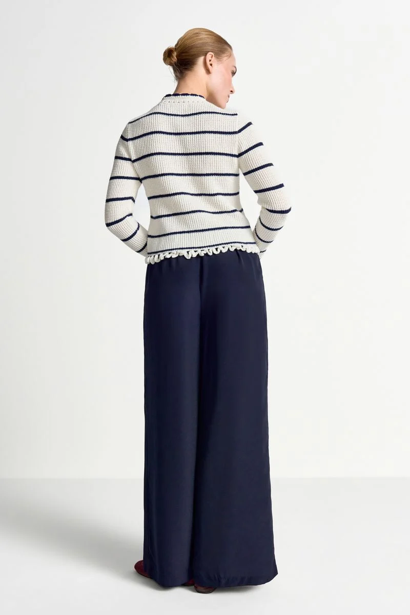 Wide pants with pleats